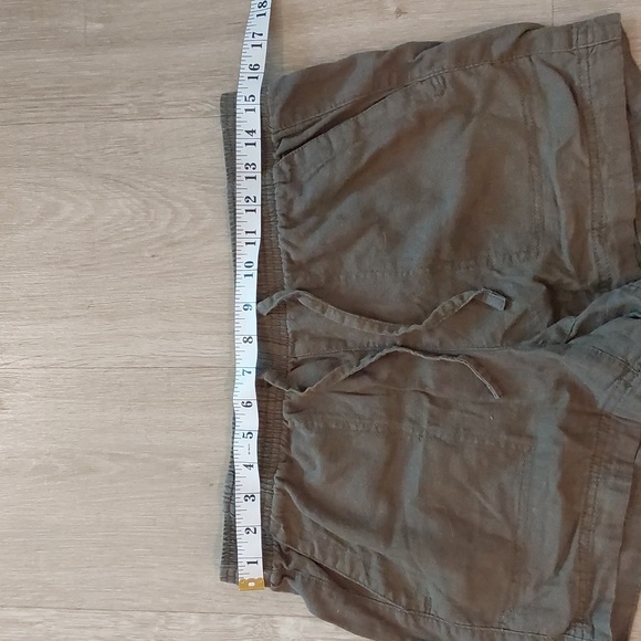 Reitmans Green Shorts - Picture 3 of 5